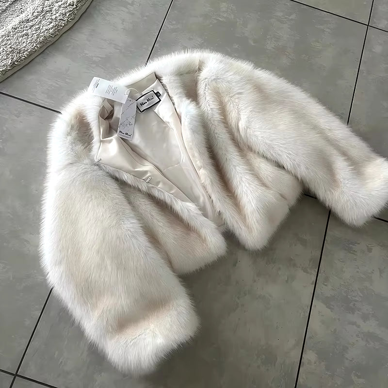 Iconic Street Fashion Week Luxury Brand Gardient Cropped Faux Fur Coat Women Winter 2024 Hot Cool Girls Fluffy Short Fur Jacket